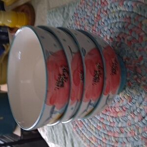 4 Pioneer woman cereal bowls